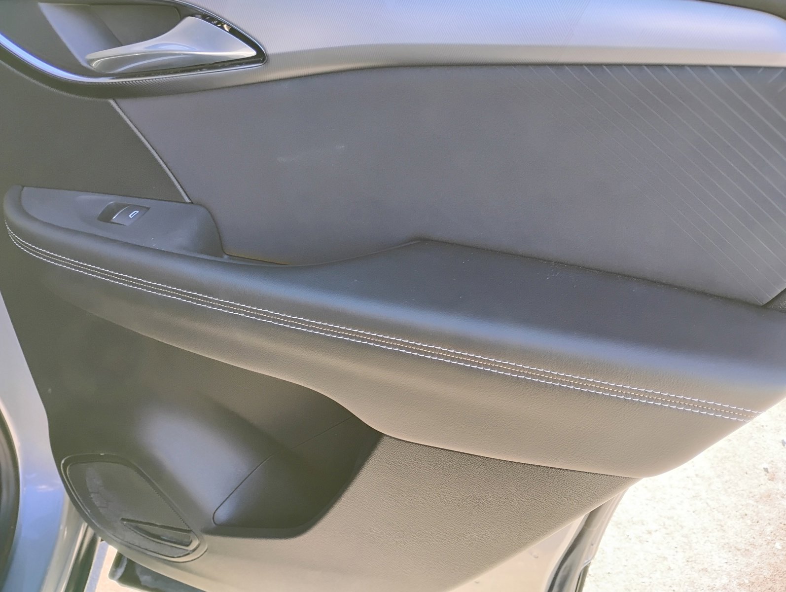 Used 2025 Buick Envision Sport Touring image 21