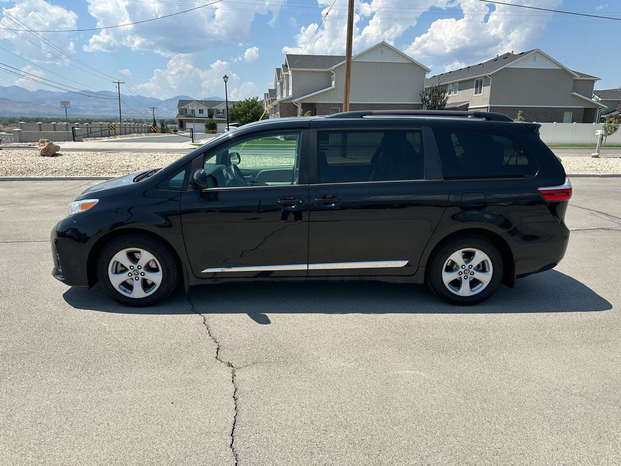 Used 2018 Toyota Sienna LE w/ Protection Package FWD image 4