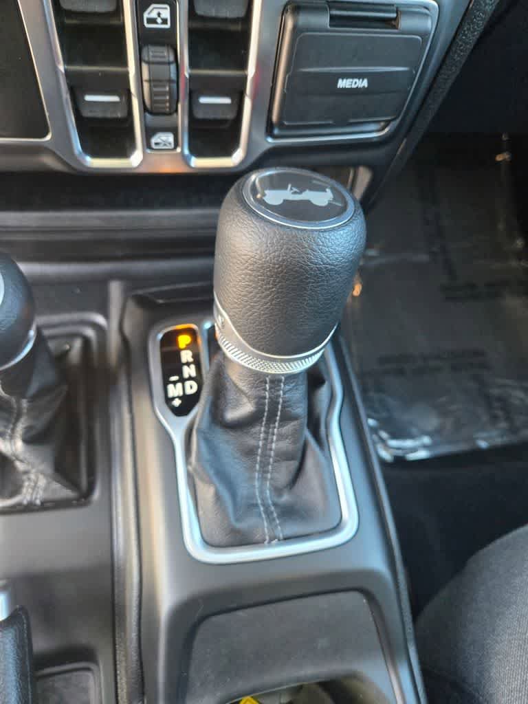 Used 2025 Jeep Wrangler Sahara AWD/4WD image 15