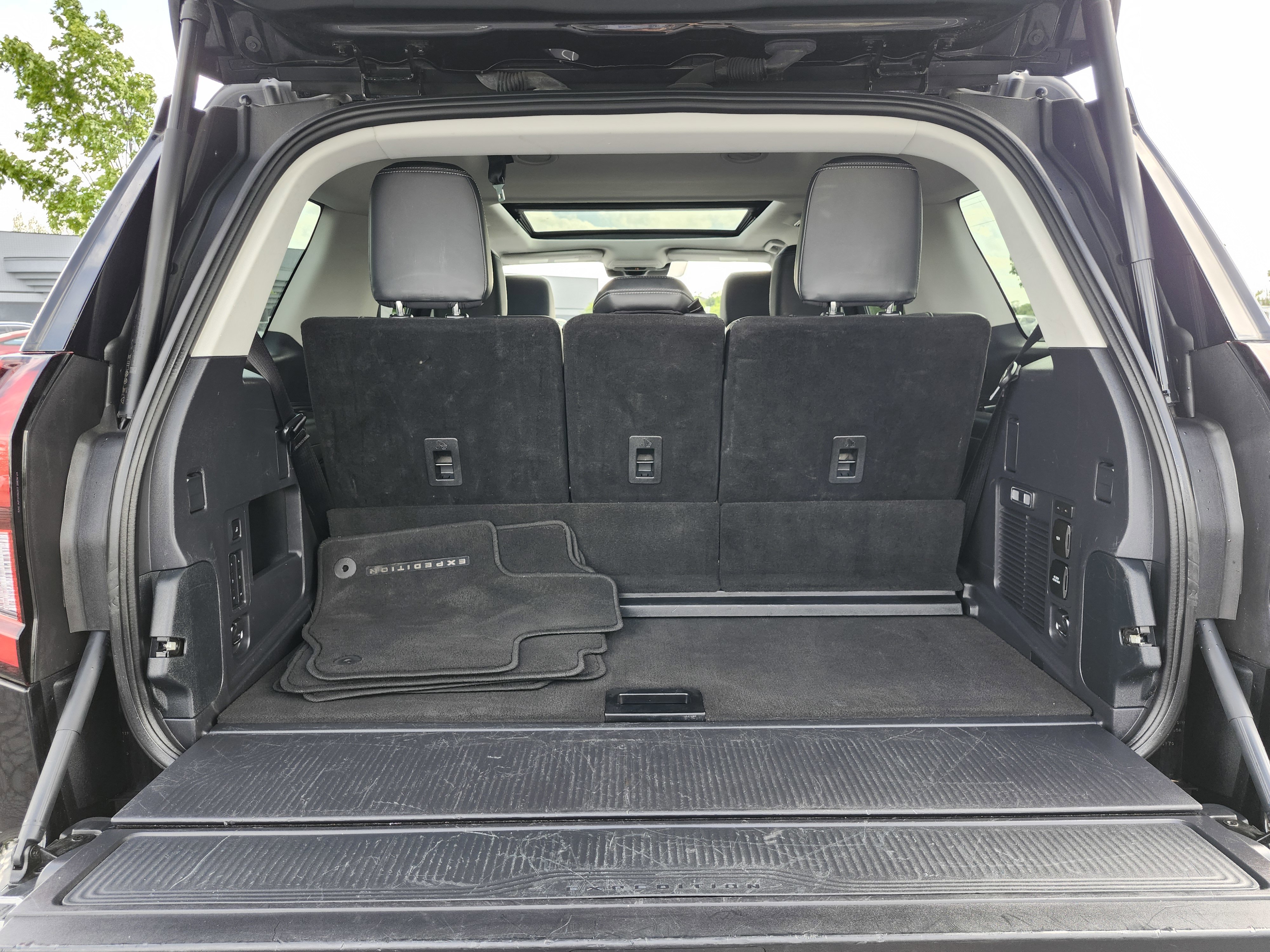 Used 2025 Ford Expedition Platinum AWD/4WD image 27