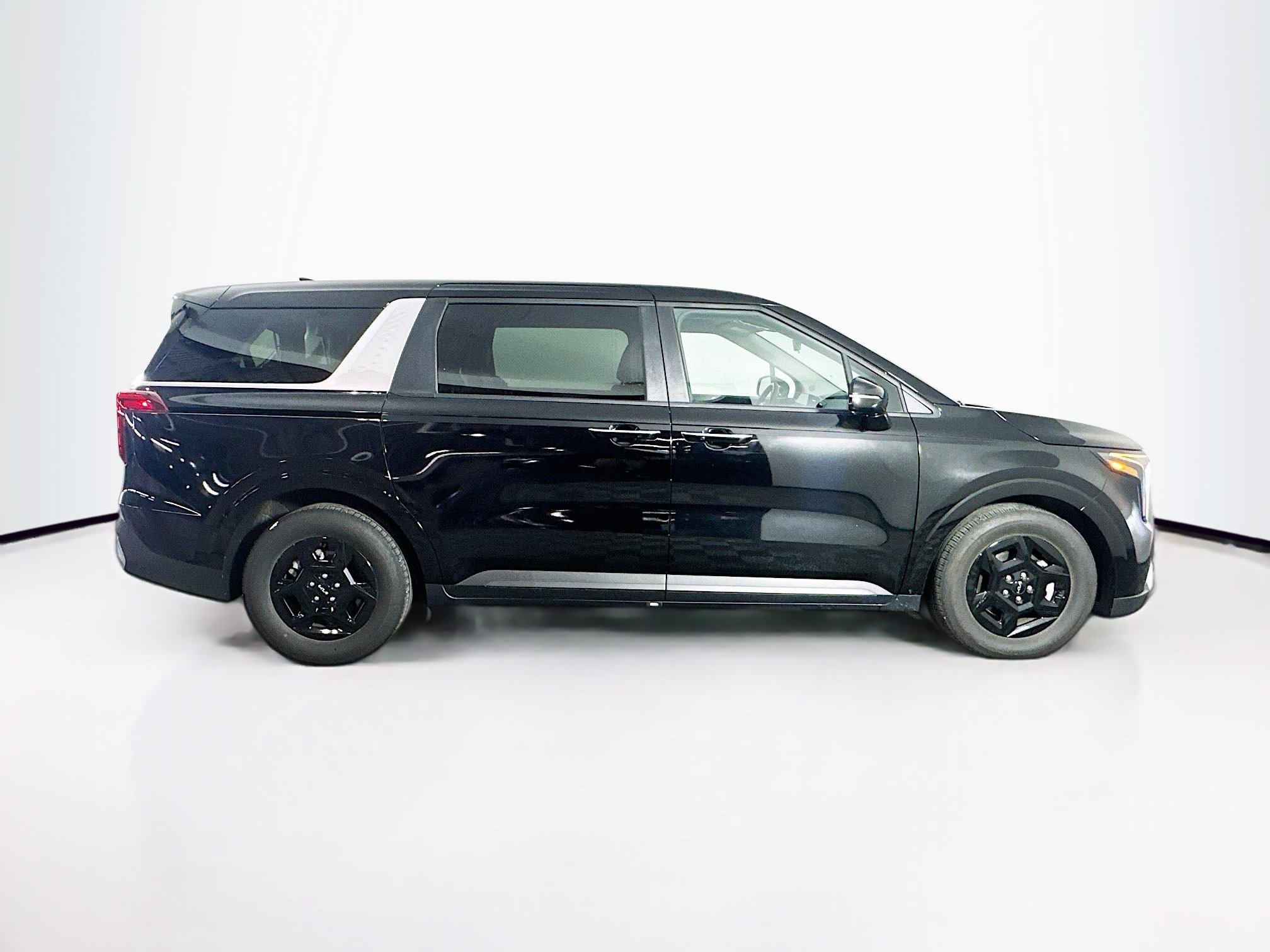 Used 2026 Kia Carnival FWD image 10