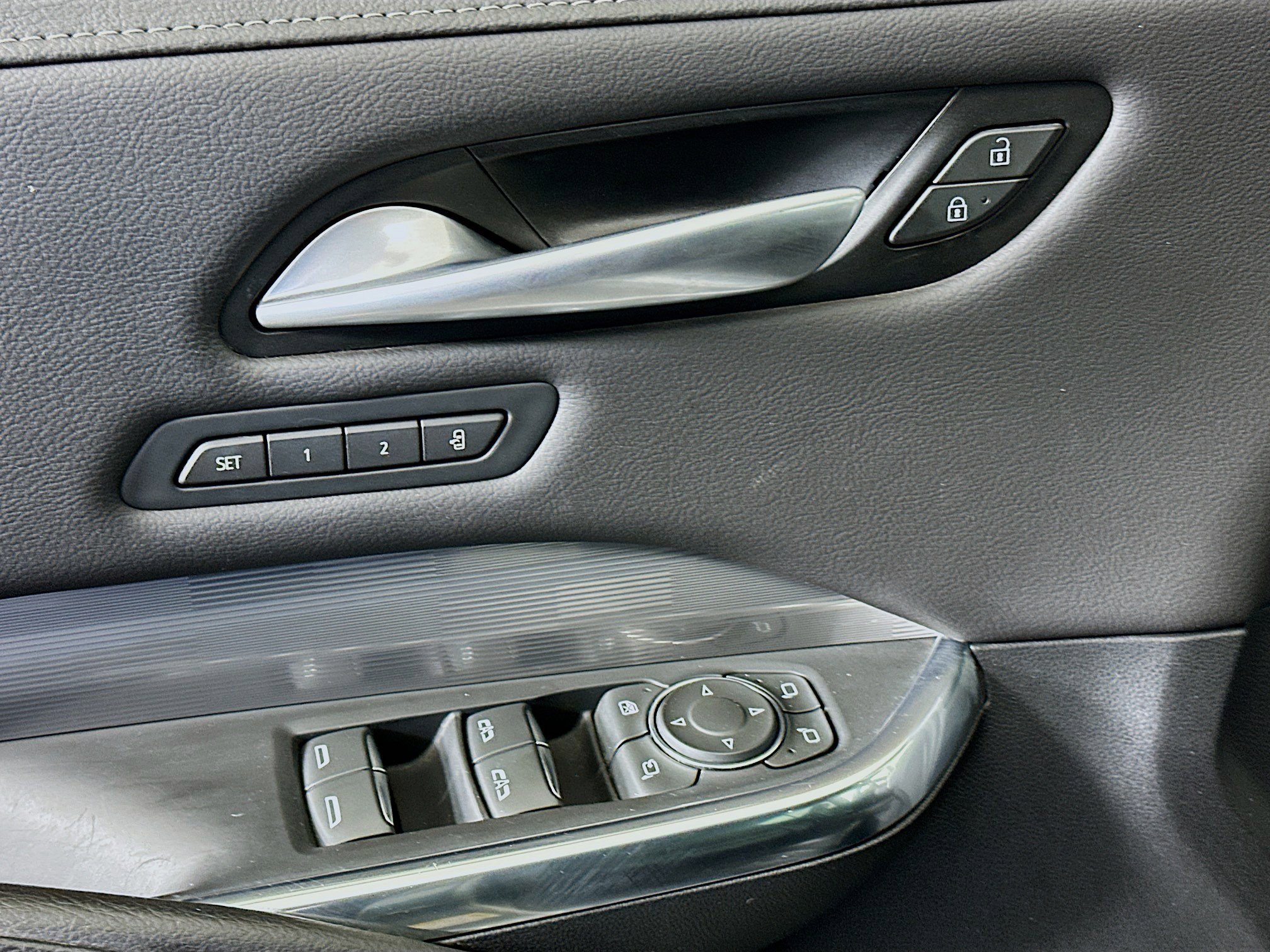 Used 2024 Cadillac XT4 Premium Luxury image 15