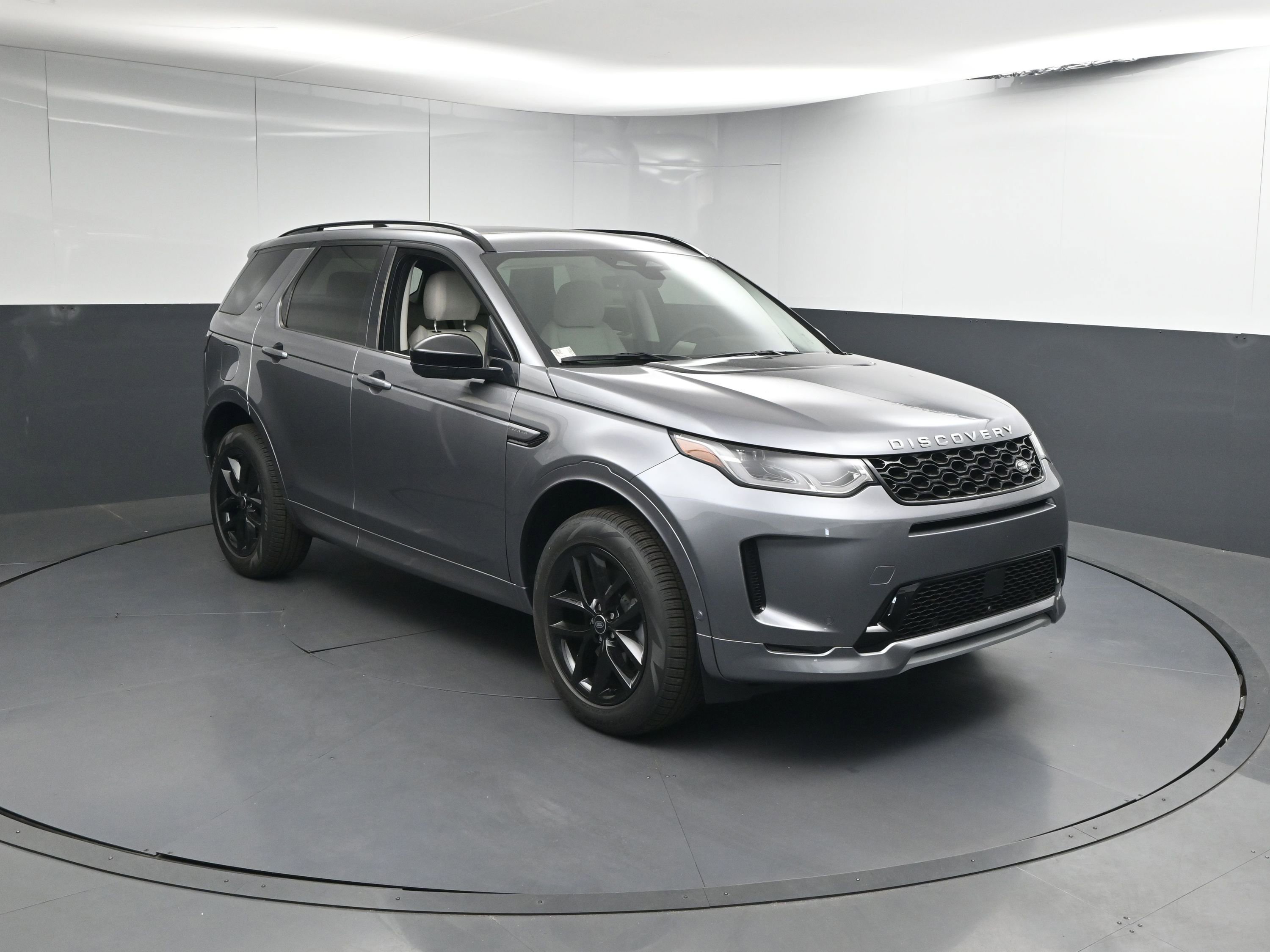 New 2025 Land Rover Discovery Sport S image 24