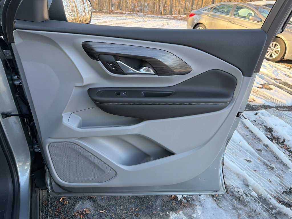 Used 2023 GMC Terrain SLE w/ Driver Convenience Package image 10