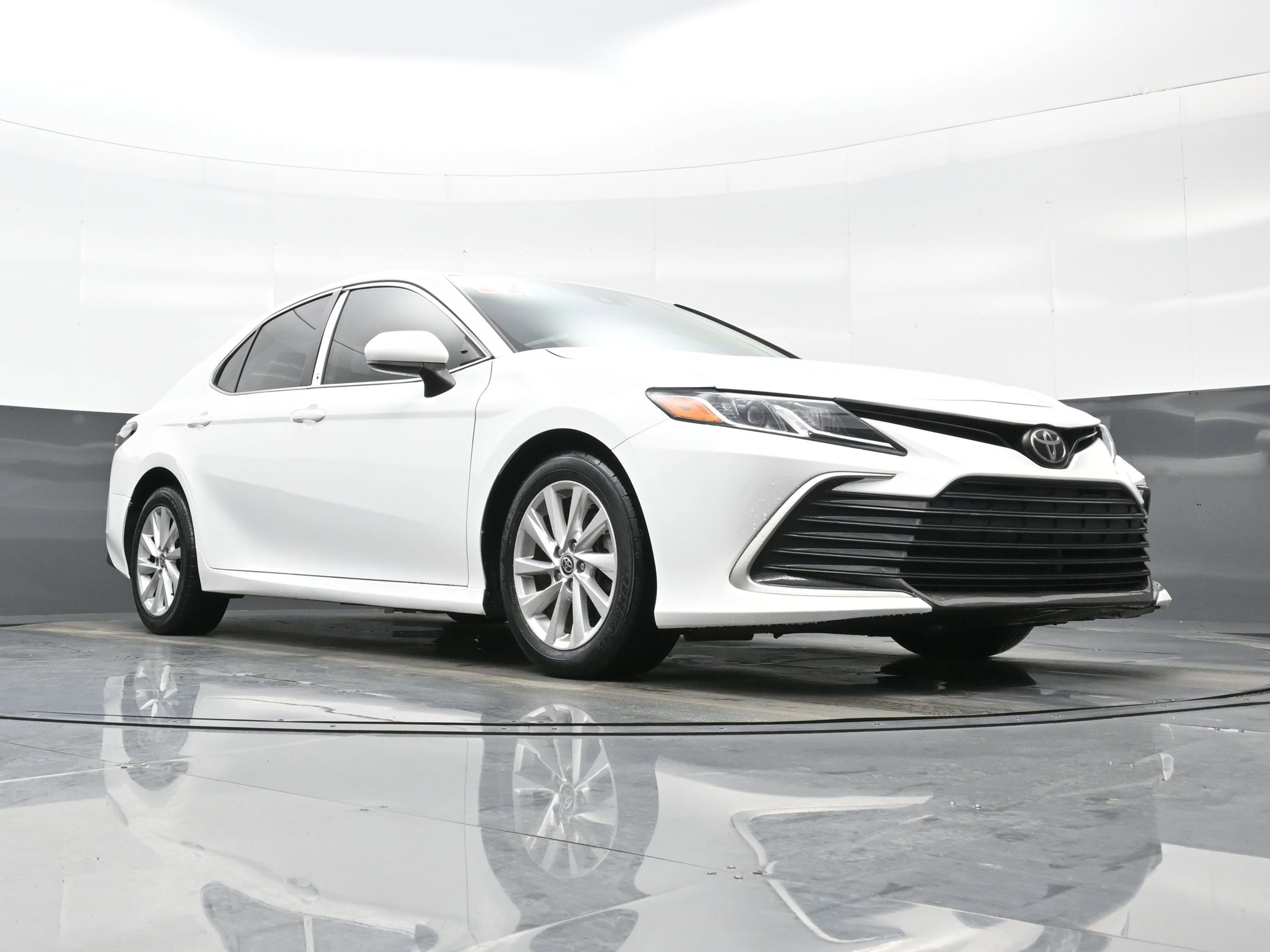 Used 2022 Toyota Camry LE image 23
