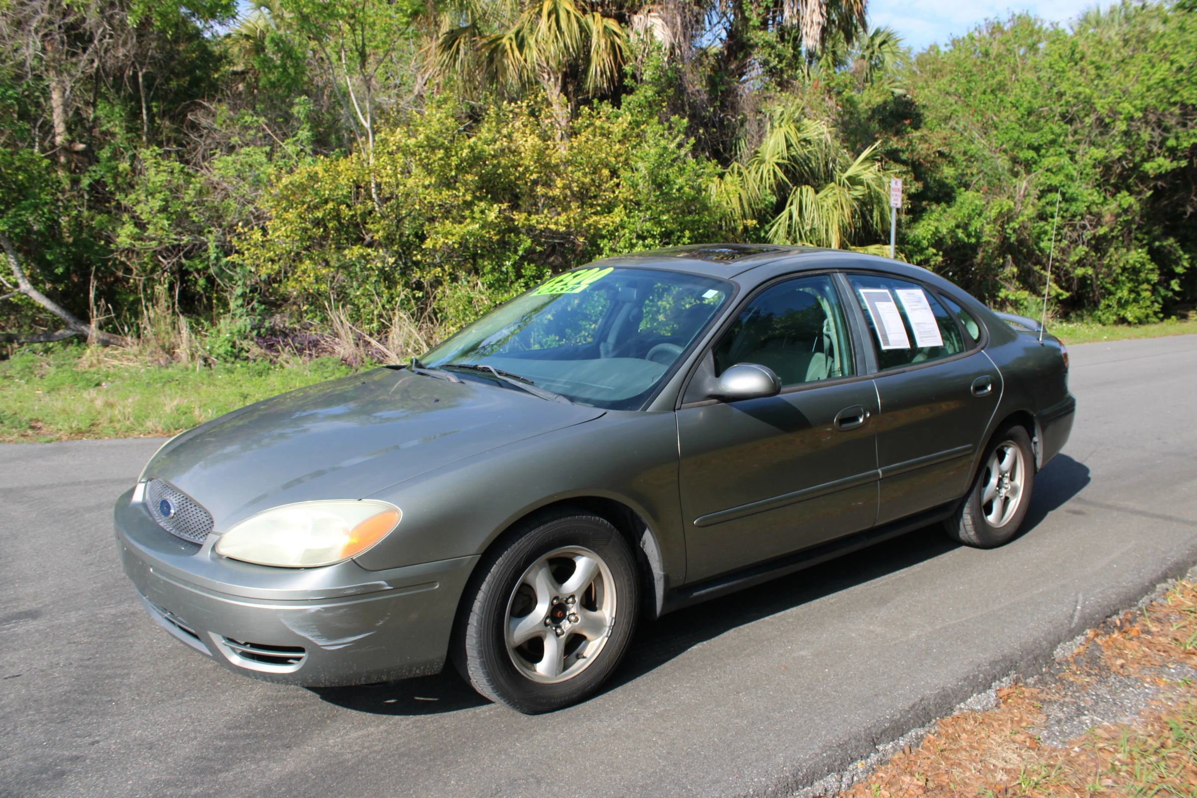 Used 2004 Ford Taurus SES image 2