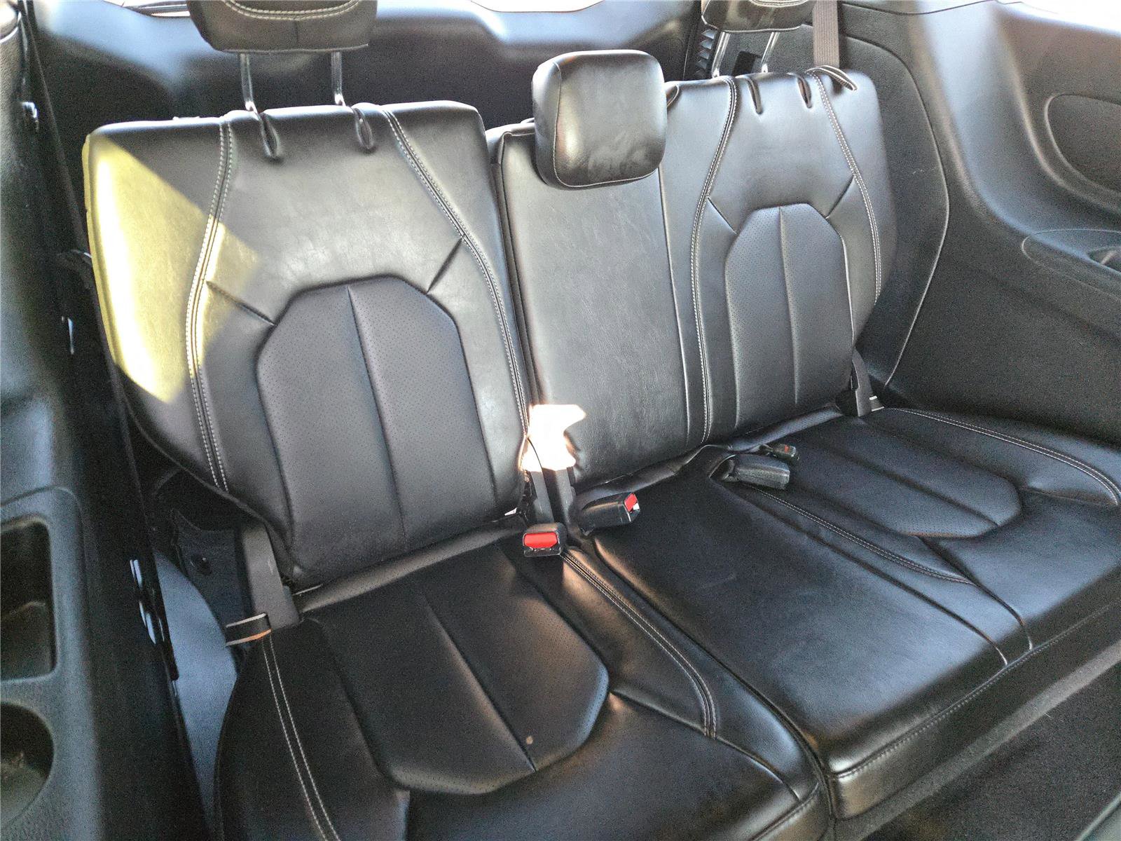 Certified 2025 Chrysler Pacifica Select image 11