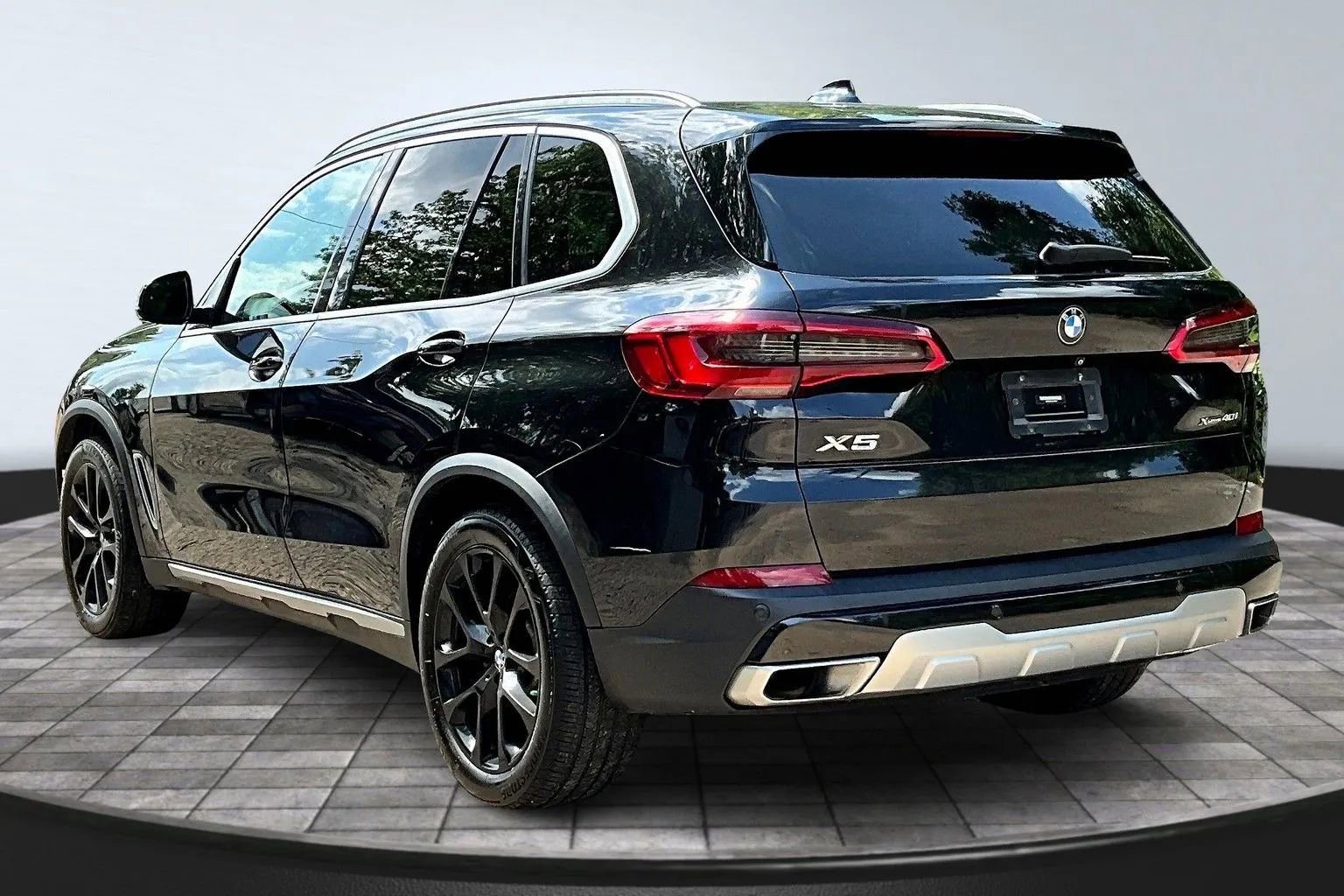 Used 2019 BMW X5 xDrive40i w/ Premium Package 2 image 2