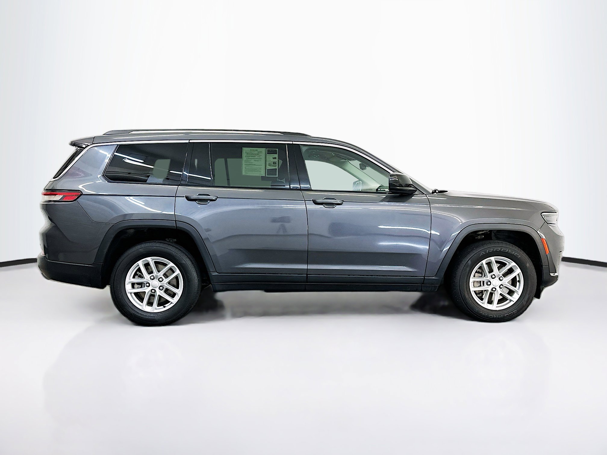 Used 2023 Jeep Grand Cherokee L Laredo image 10