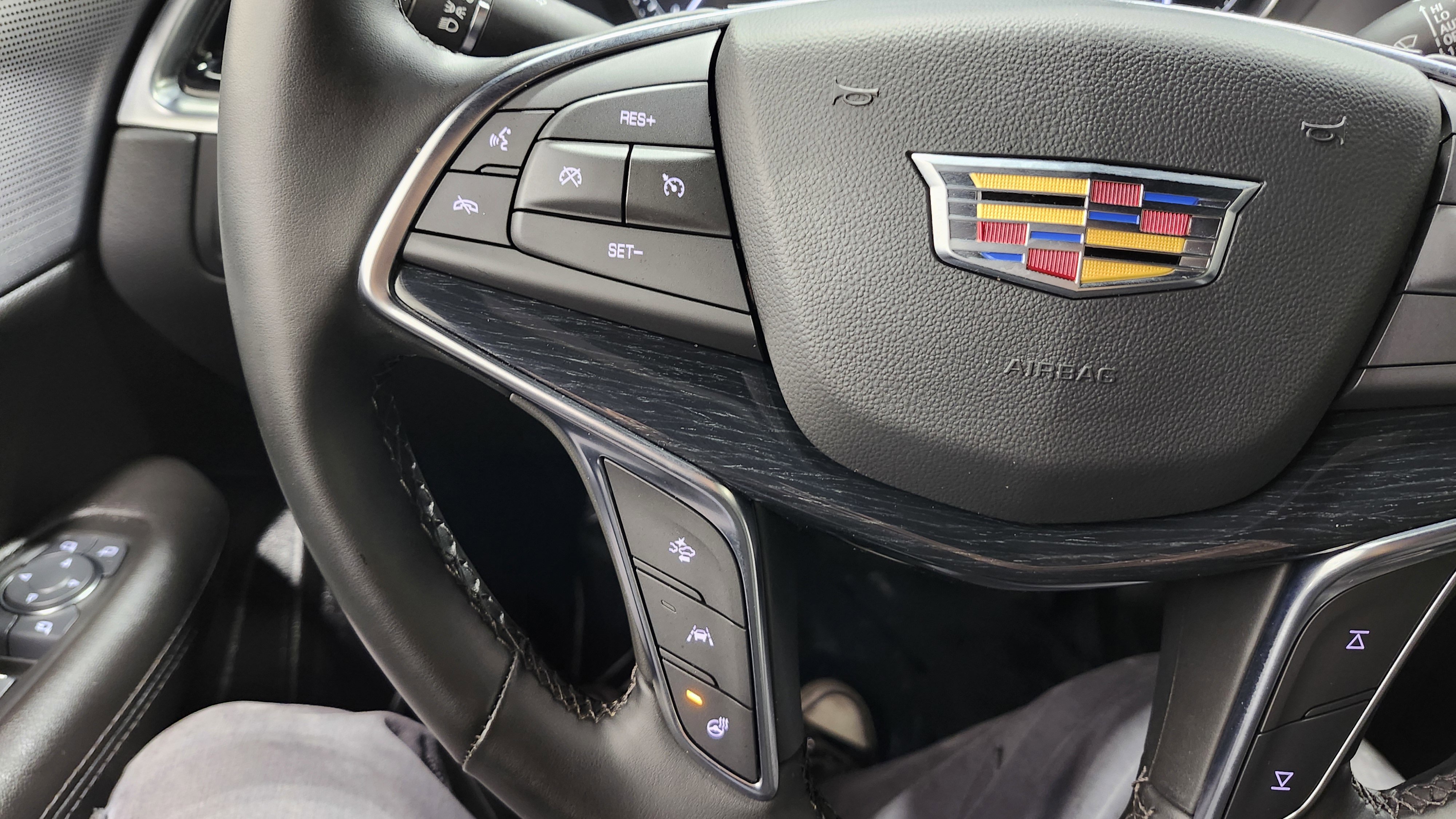 Used 2025 Cadillac XT5 Premium Luxury image 39