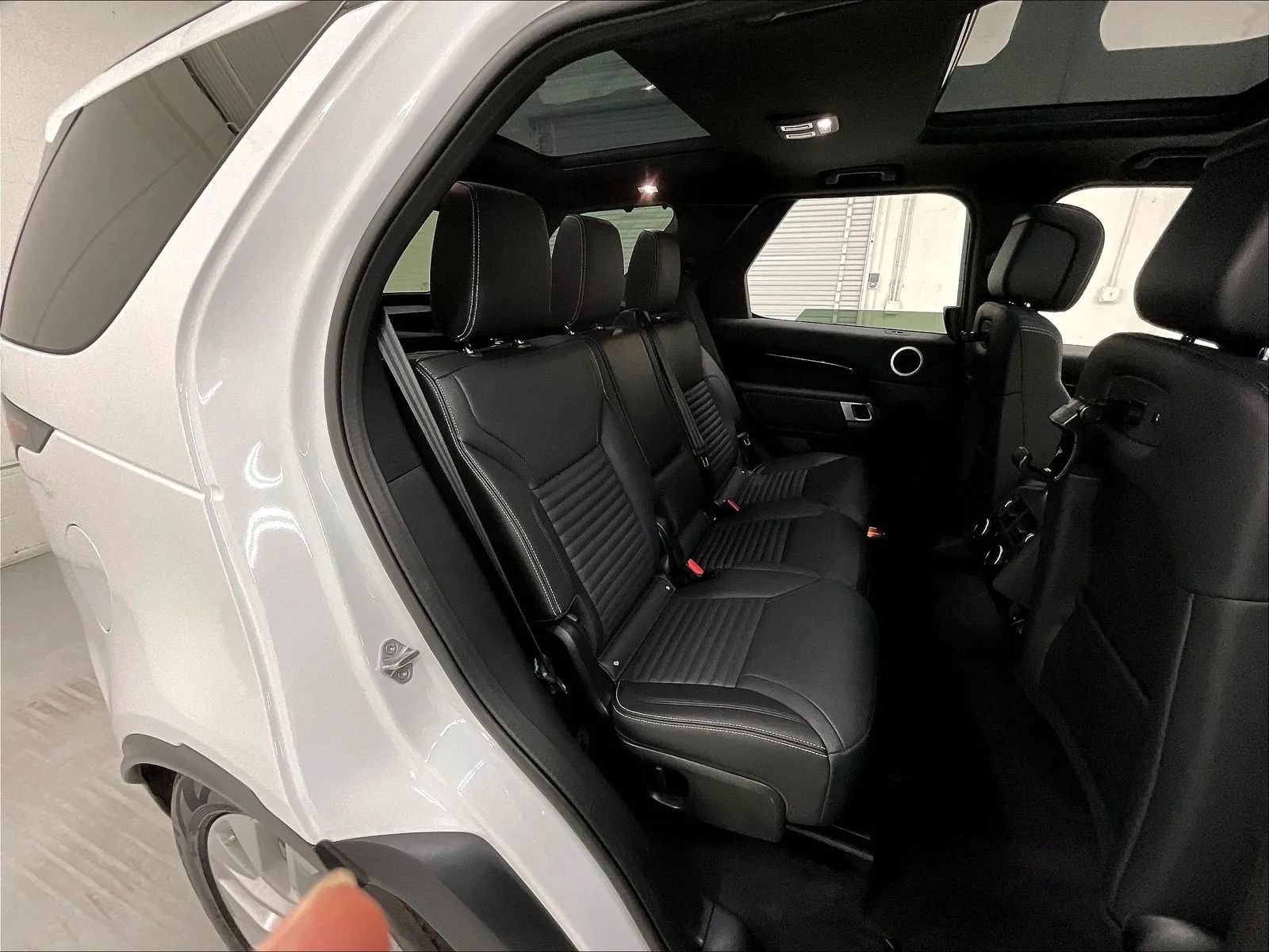 Used 2025 Land Rover Discovery S AWD/4WD image 16