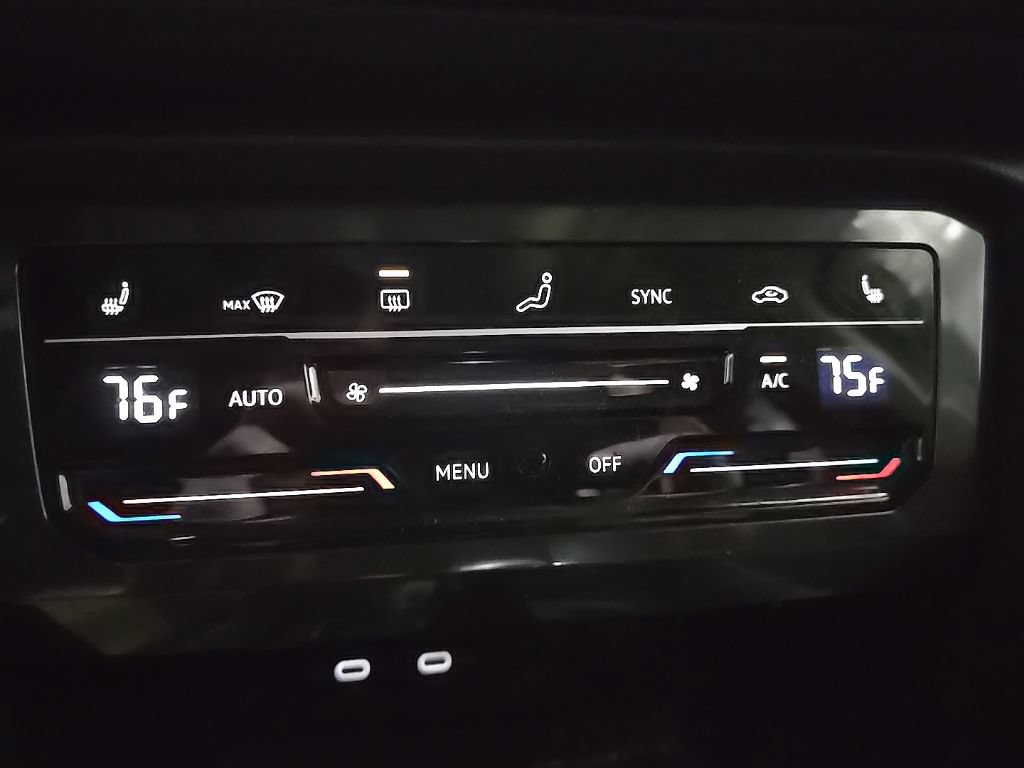 Used 2022 Volkswagen Tiguan SE AWD/4WD image 26