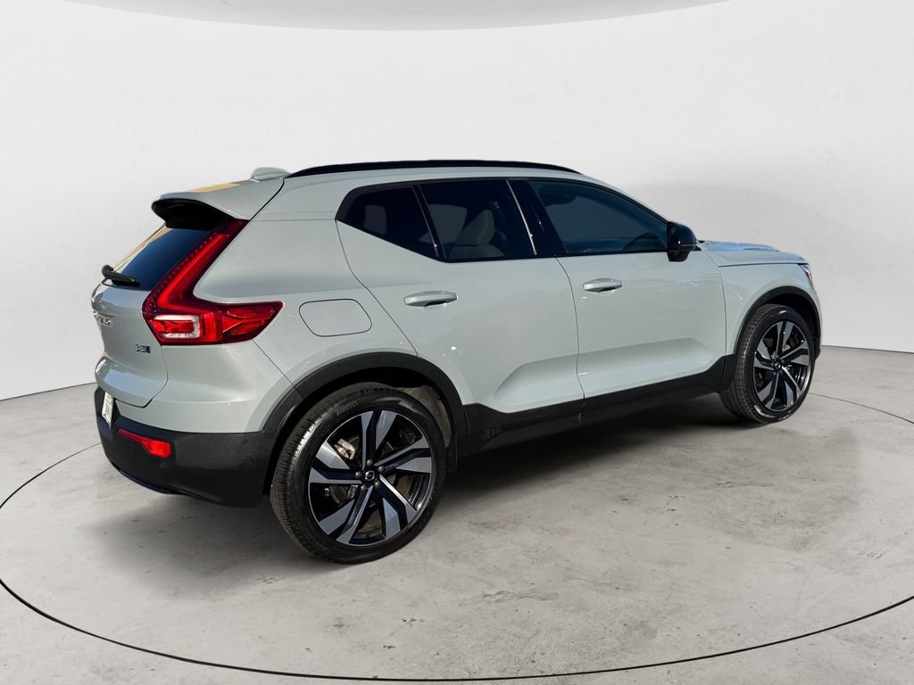 Certified 2024 Volvo XC40 B5 Ultimate w/ Climate Package AWD/4WD image 7
