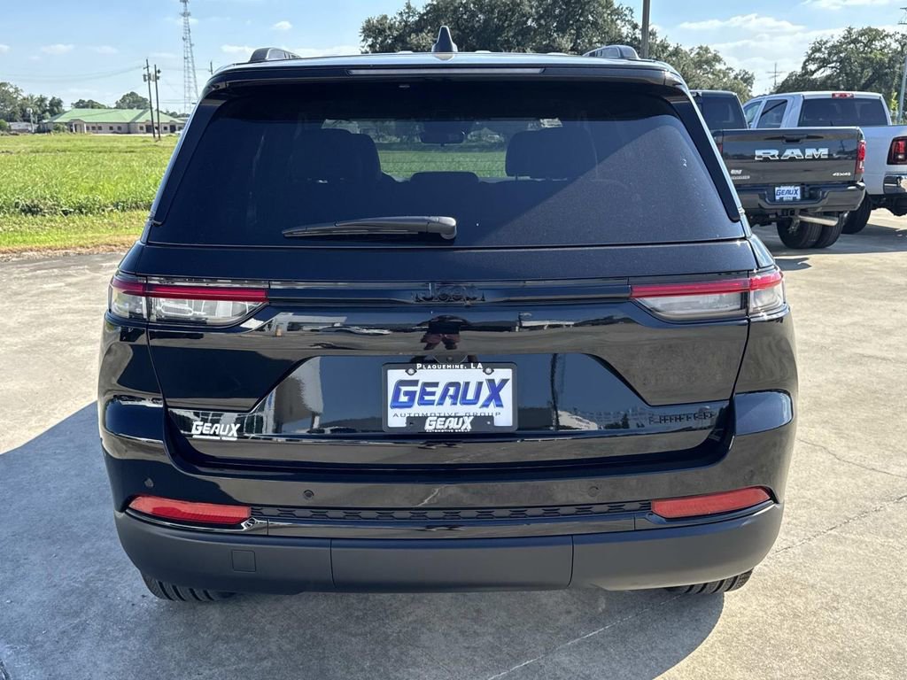 New 2025 Jeep Grand Cherokee Limited w/ Black Appearance Package image 10