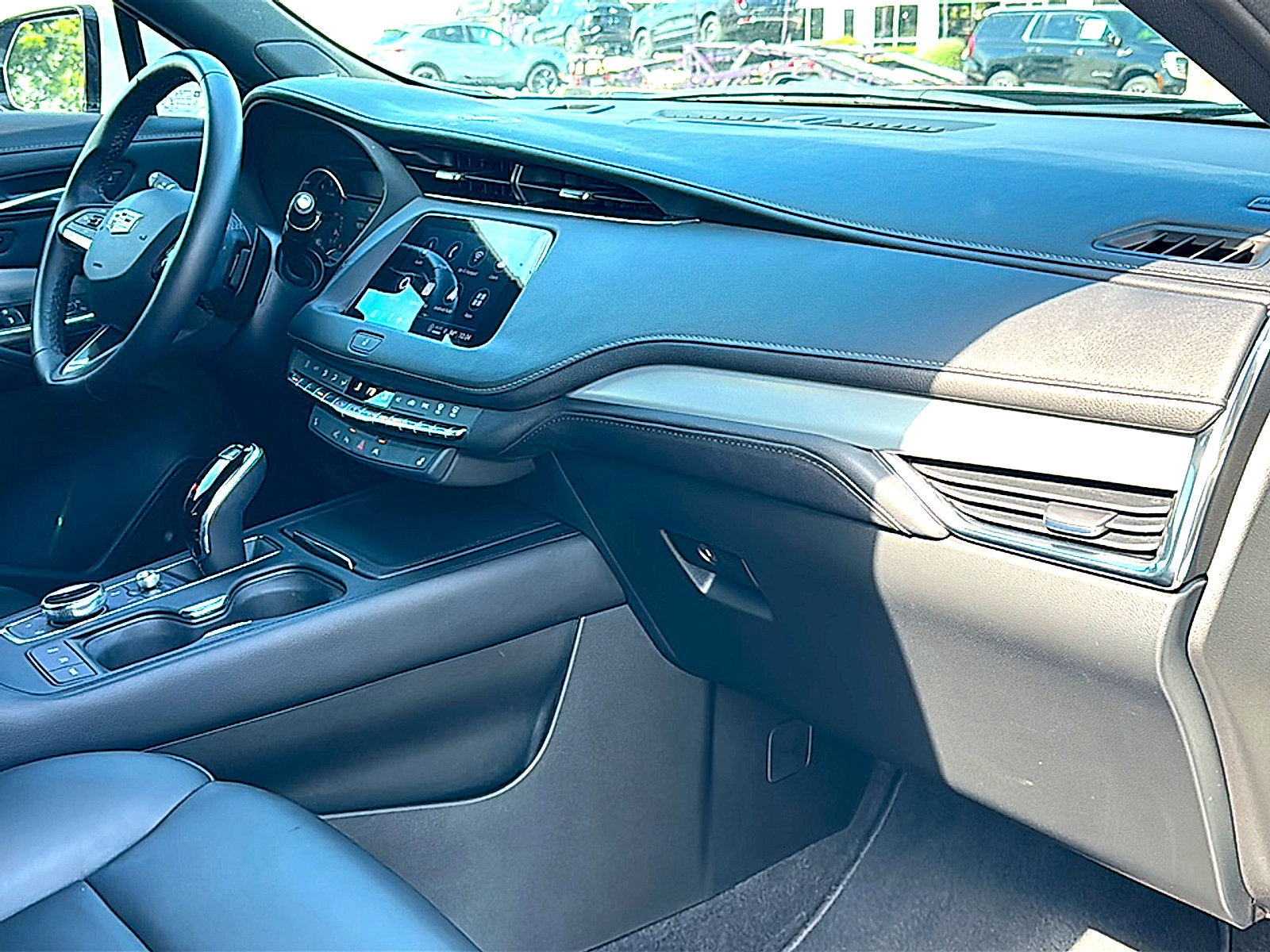 Used 2022 Cadillac XT4 Premium Luxury w/ Enhanced Visibility Package FWD image 23