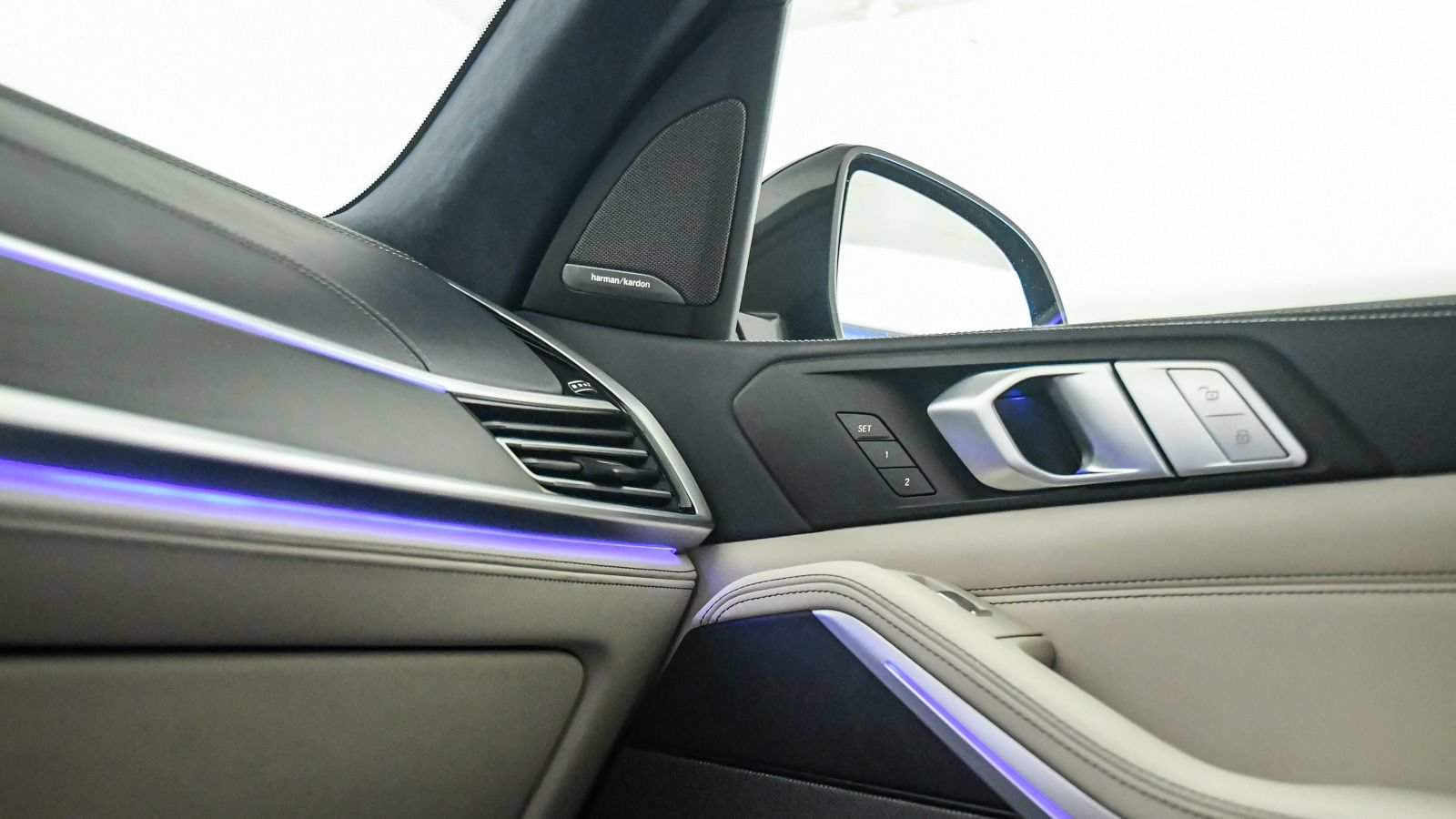Used 2021 BMW X7 M50i w/ Executive Package AWD/4WD image 28