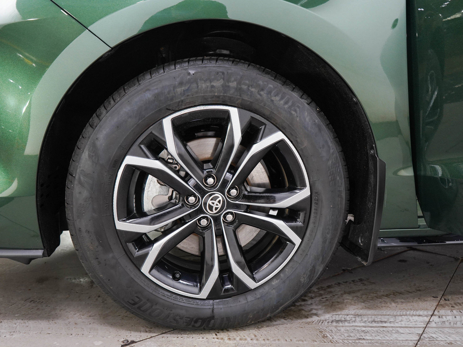 Used 2026 Toyota Sienna Platinum AWD/4WD image 35