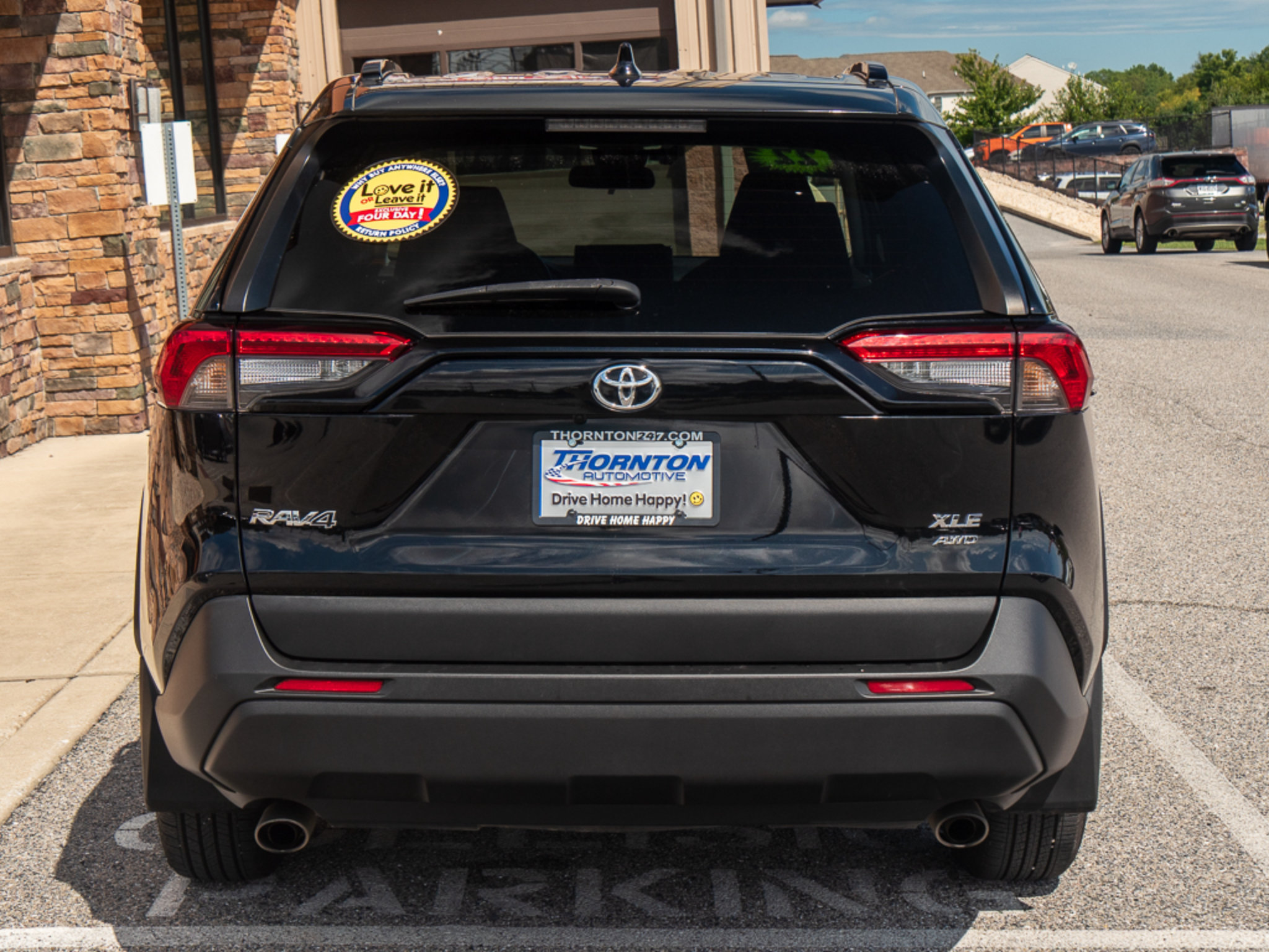 Used 2022 Toyota RAV4 XLE w/ Convenience Package AWD/4WD image 4