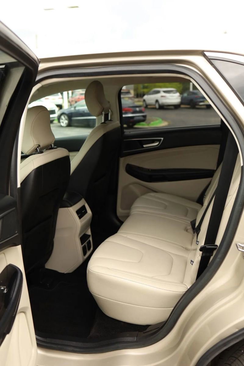 Used 2018 Ford Edge Titanium w/ Ford Safe & Smart Package image 32