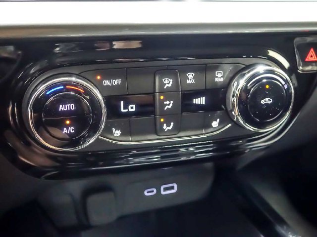 New 2026 Chevrolet Trax LT w/ LT Convenience Package FWD image 17