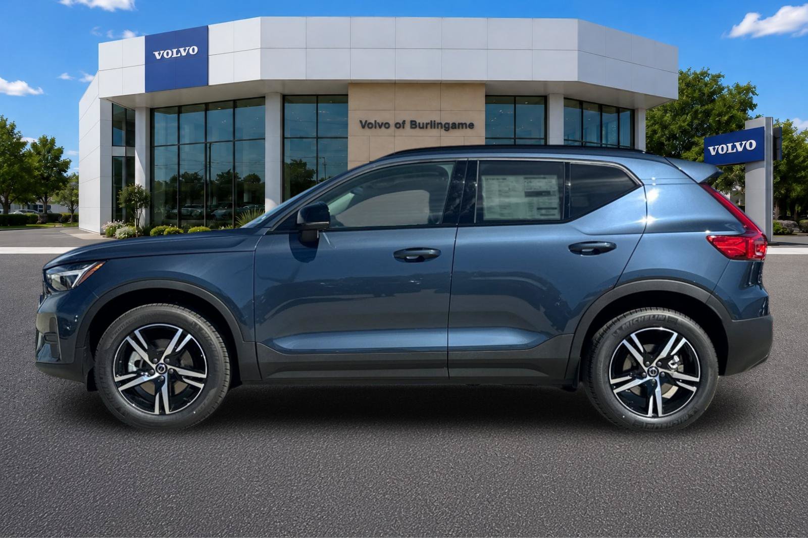 New 2026 Volvo XC40 B5 Core w/ Protection Package Premier AWD/4WD image 6