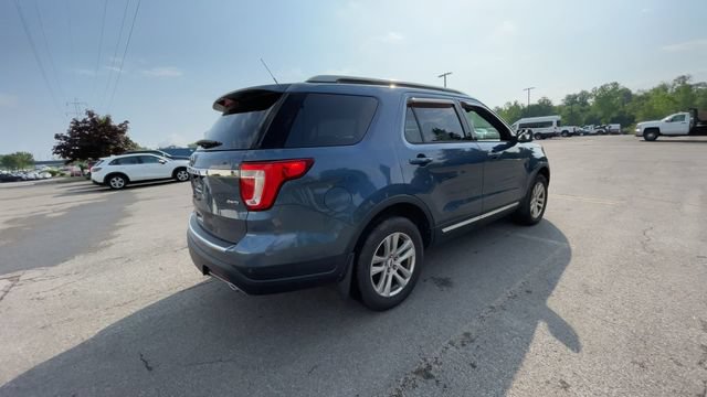 Used 2018 Ford Explorer XLT w/ Equipment Group 202A AWD/4WD image 9