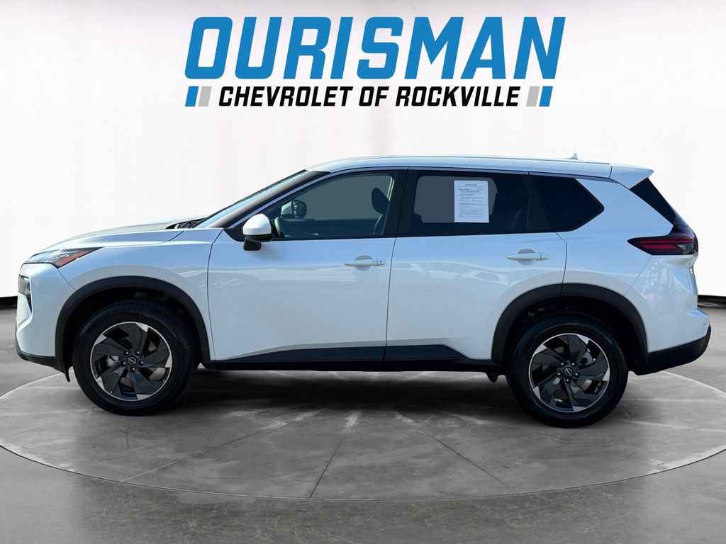 Used 2024 Nissan Rogue SV AWD/4WD image 3