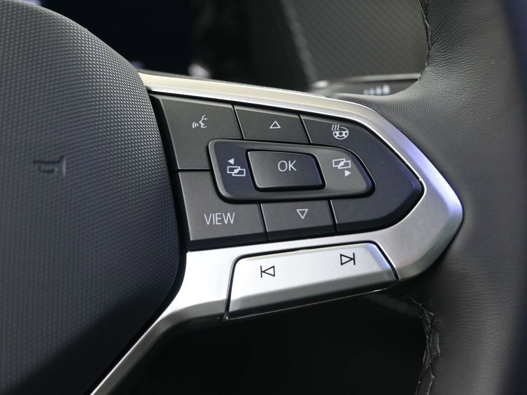 Used 2025 Volkswagen Atlas Cross Sport SEL Premium R-Line image 24