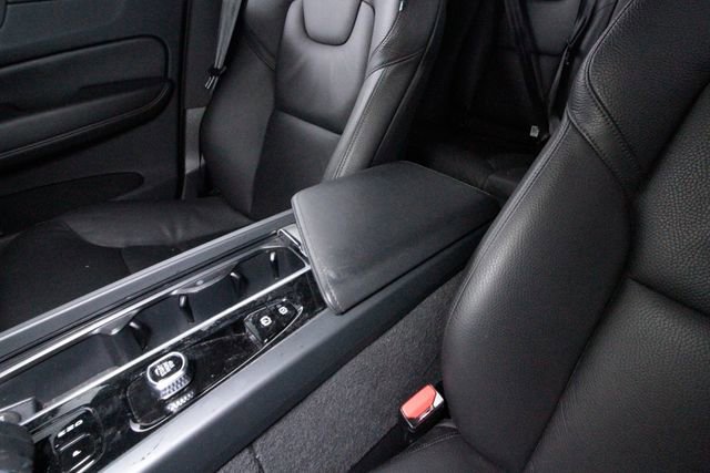 Certified 2025 Volvo XC60 B5 Plus image 11