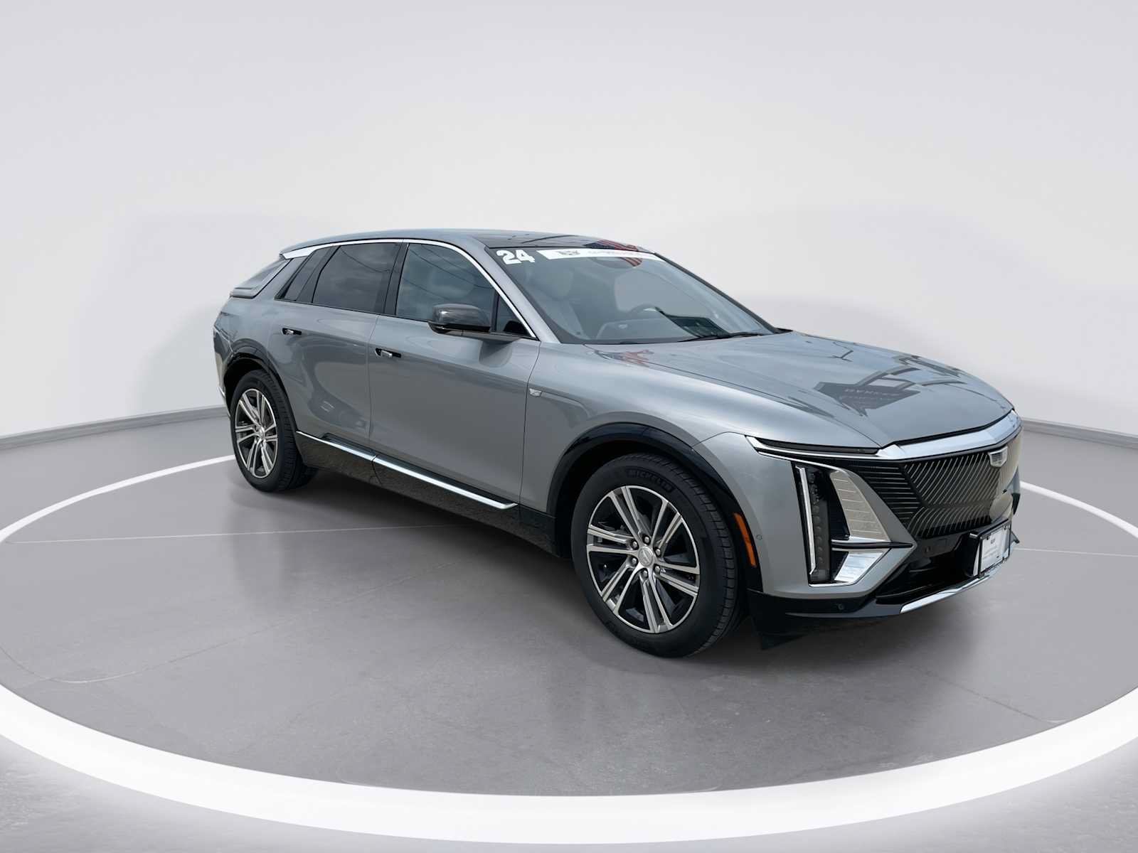 Certified 2024 Cadillac Lyriq Luxury AWD/4WD image 2