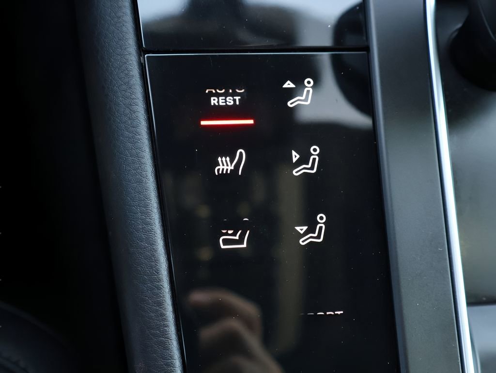 Used 2022 Porsche Macan S image 25