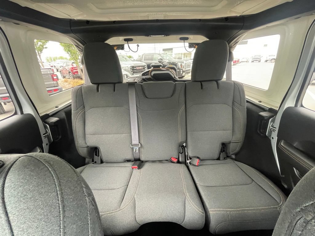 Used 2024 Jeep Wrangler Unlimited Sahara AWD/4WD image 25