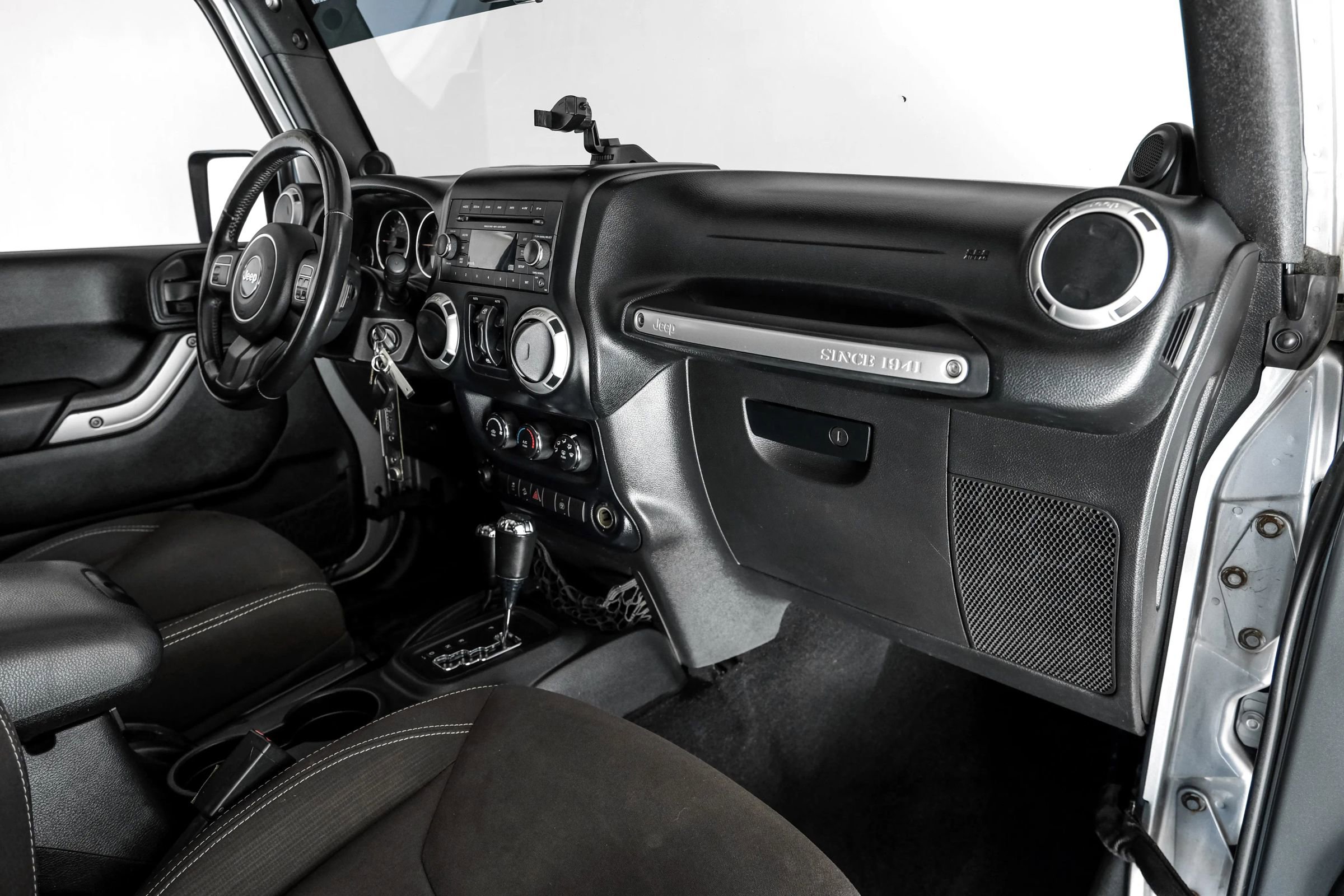Used 2014 Jeep Wrangler Unlimited Rubicon w/ Max Tow Package image 11