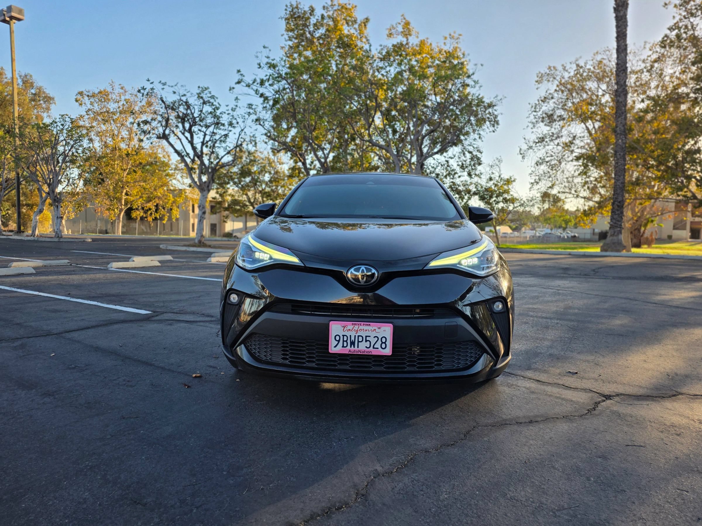 Used 2022 Toyota C-HR Limited FWD image 2