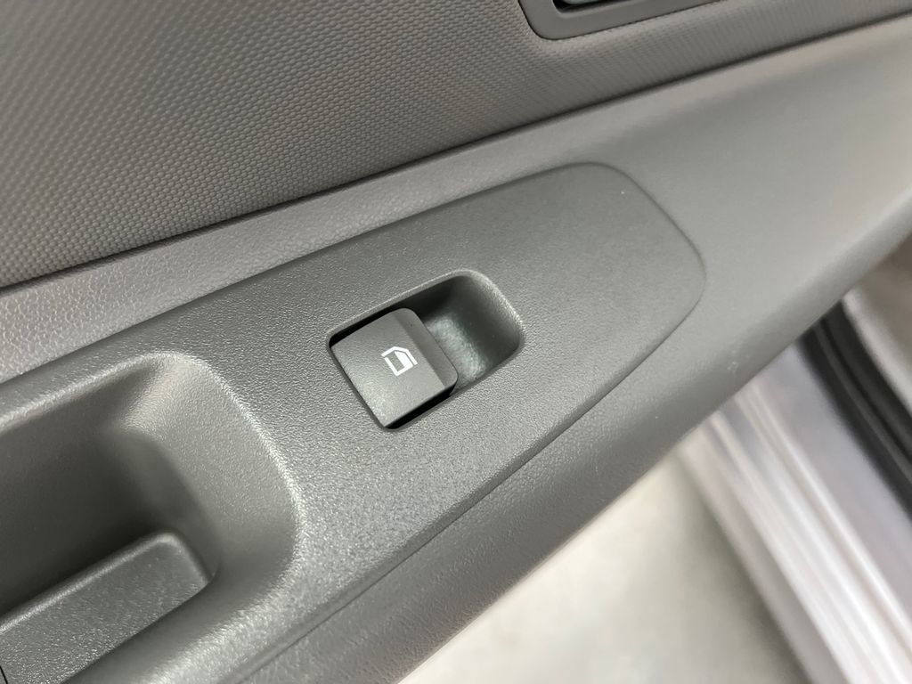 Used 2025 Hyundai Elantra SEL image 15