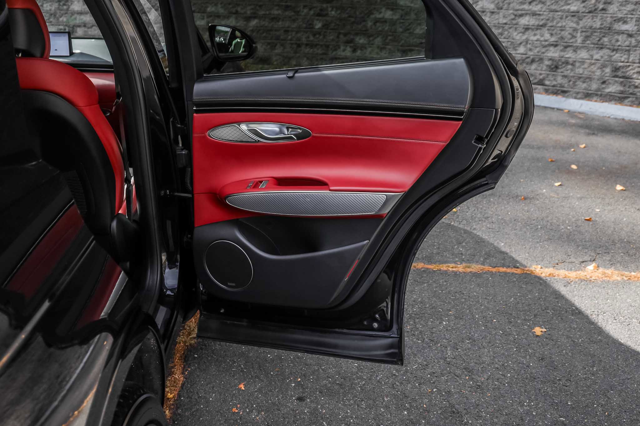 Used 2023 Genesis GV70 2.5T w/ Sport Prestige Package image 16