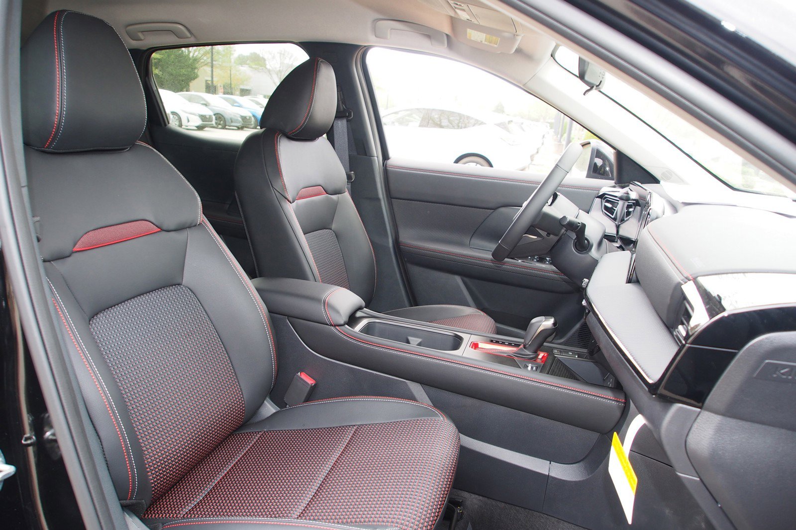 Used 2025 Nissan Kicks SR image 11