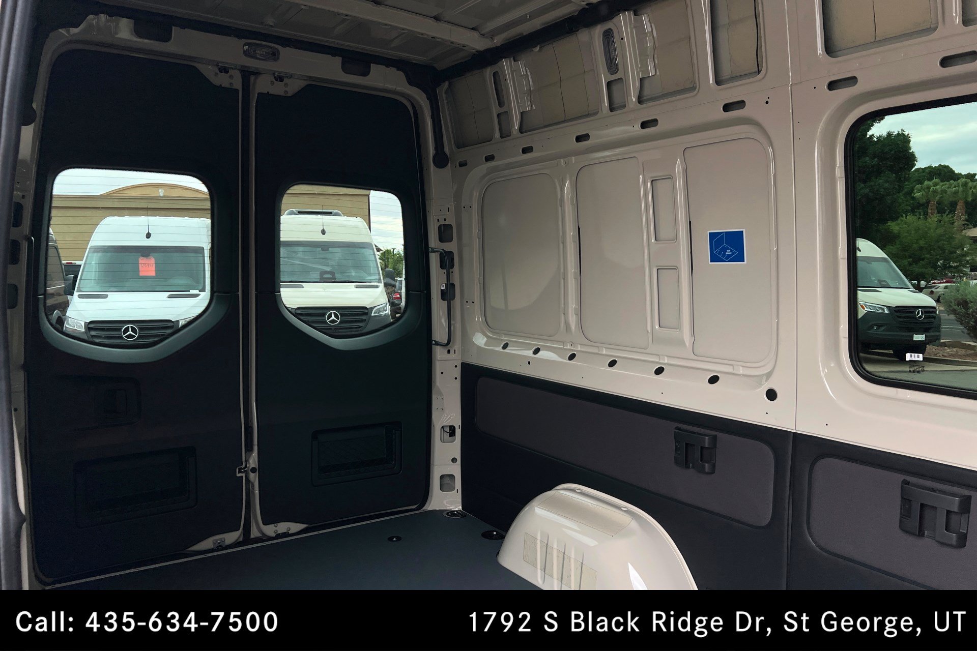 Used 2025 Mercedes-Benz Sprinter 2500 image 19