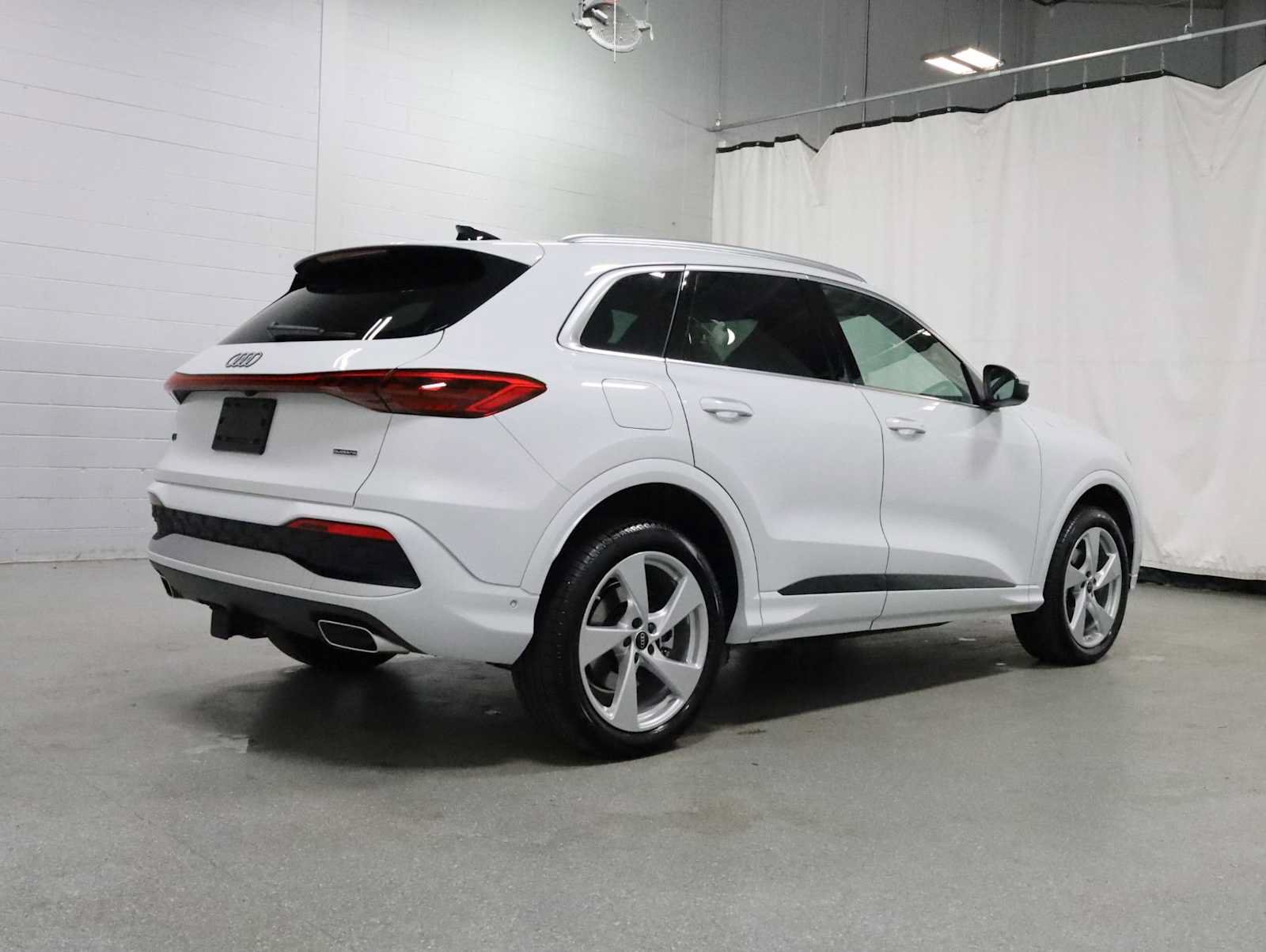 Certified 2025 Audi Q5 Premium AWD/4WD image 9