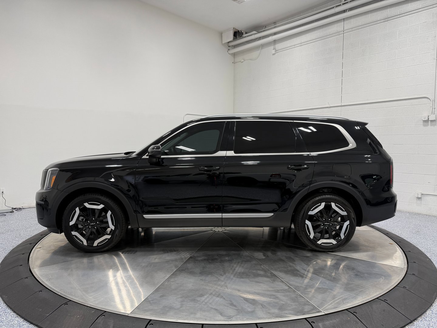 Used 2025 Kia Telluride EX image 4