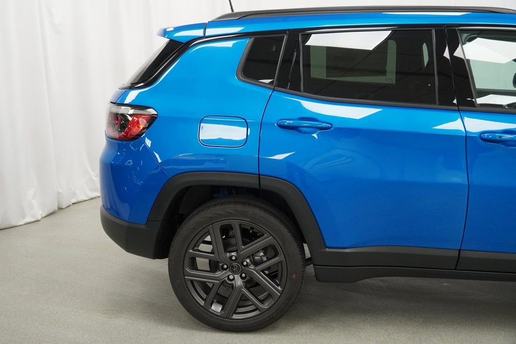 New 2026 Jeep Compass Latitude image 9