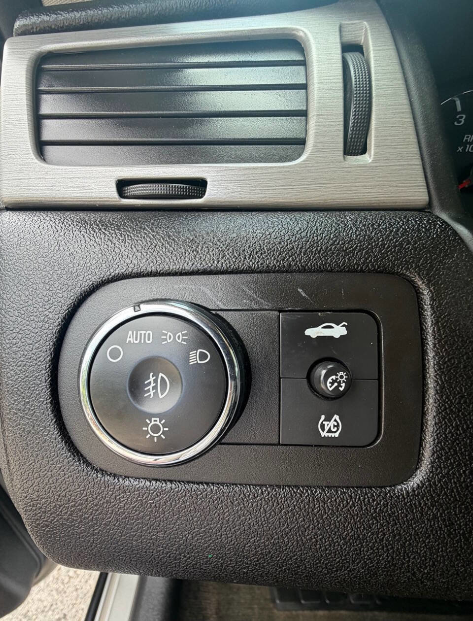 Used 2008 Chevrolet Impala LTZ FWD image 17