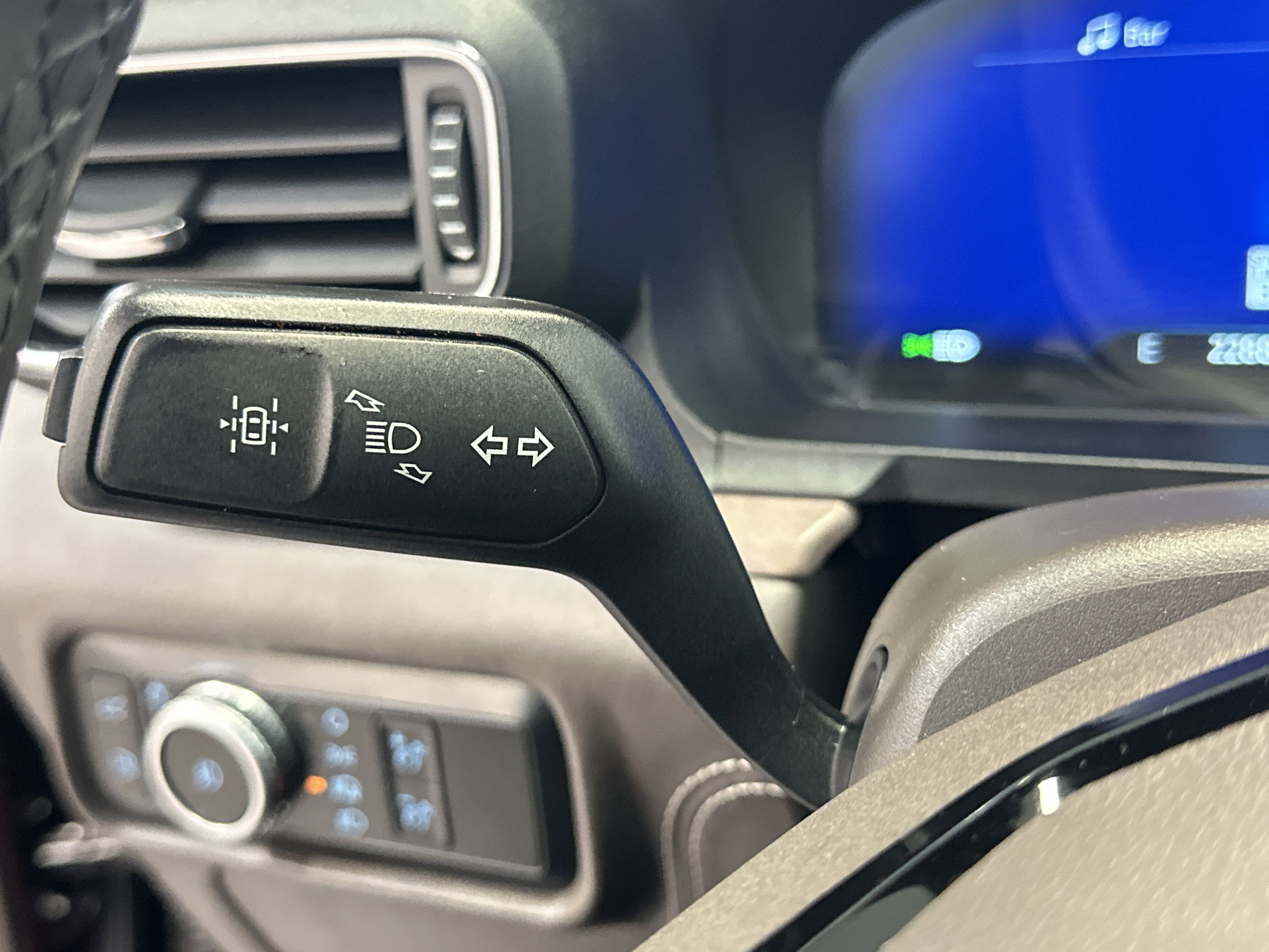 Used 2022 Ford Explorer Platinum w/ Technology Package image 40