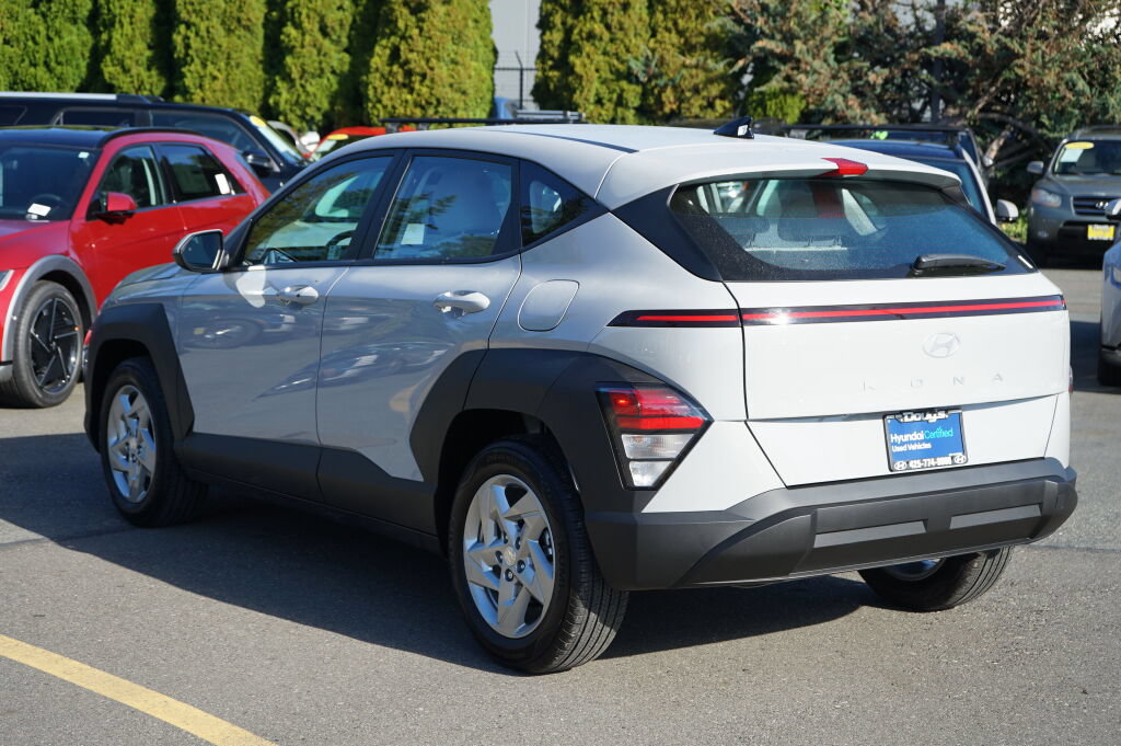 Certified 2025 Hyundai Kona SE FWD image 9