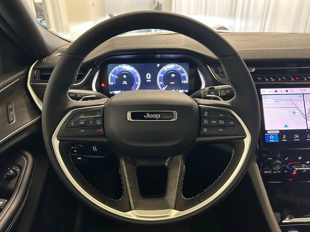 New 2025 Jeep Grand Cherokee Limited w/ Luxury Tech Group II image 9
