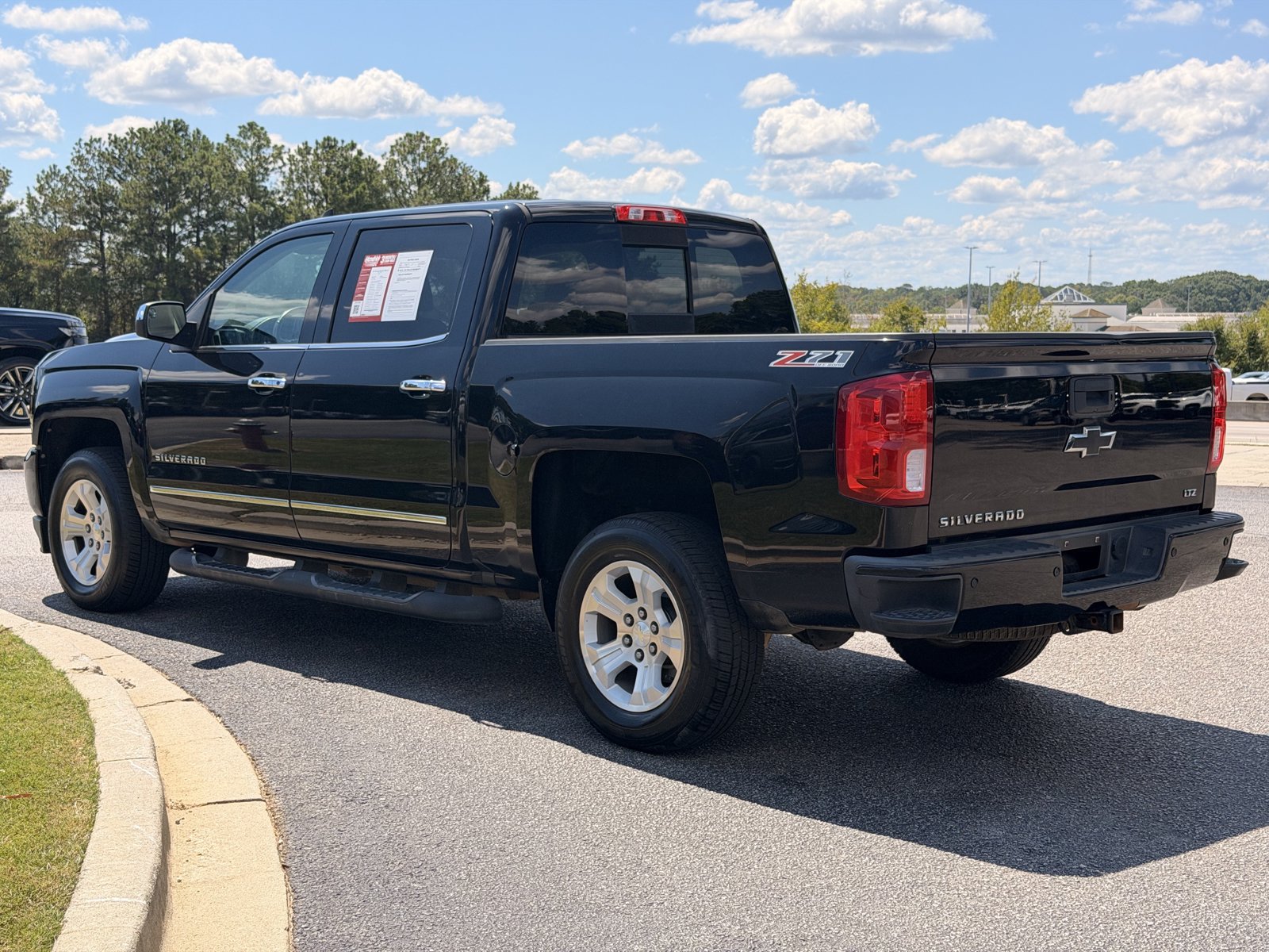 Used 2017 Chevrolet Silverado 1500 LTZ Z71 w/ LTZ Plus Package AWD/4WD image 10
