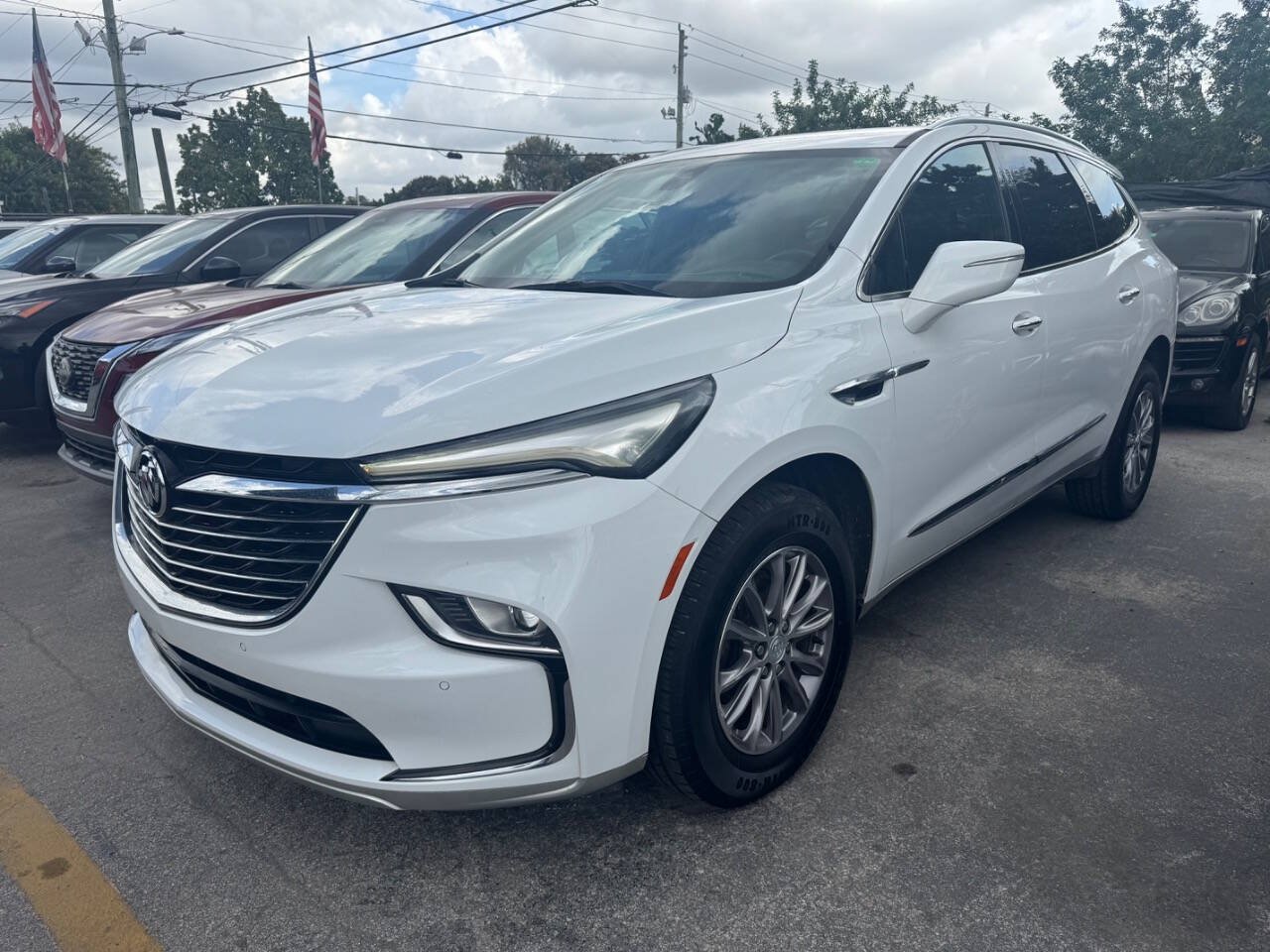 Used 2022 Buick Enclave Essence FWD image 1