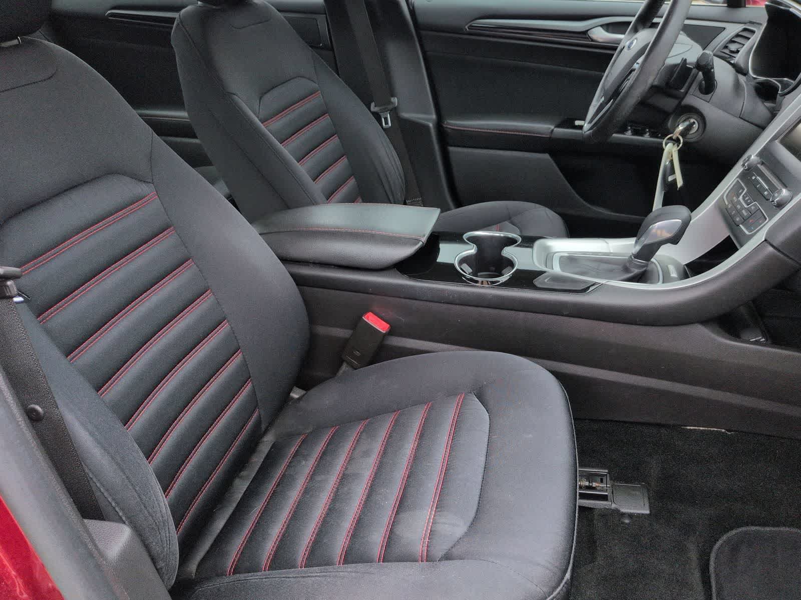 Used 2016 Ford Fusion SE FWD image 21