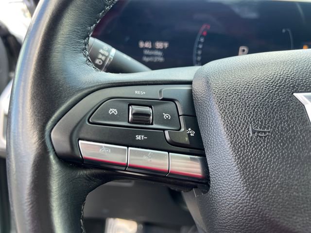 Used 2025 Cadillac XT4 Premium Luxury FWD image 23