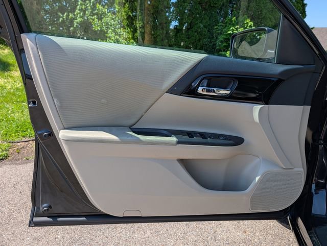 Used 2016 Honda Accord LX image 25